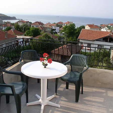 Хотел семеен корал 2*